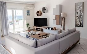Luxury Seaview Apartment By The Sea